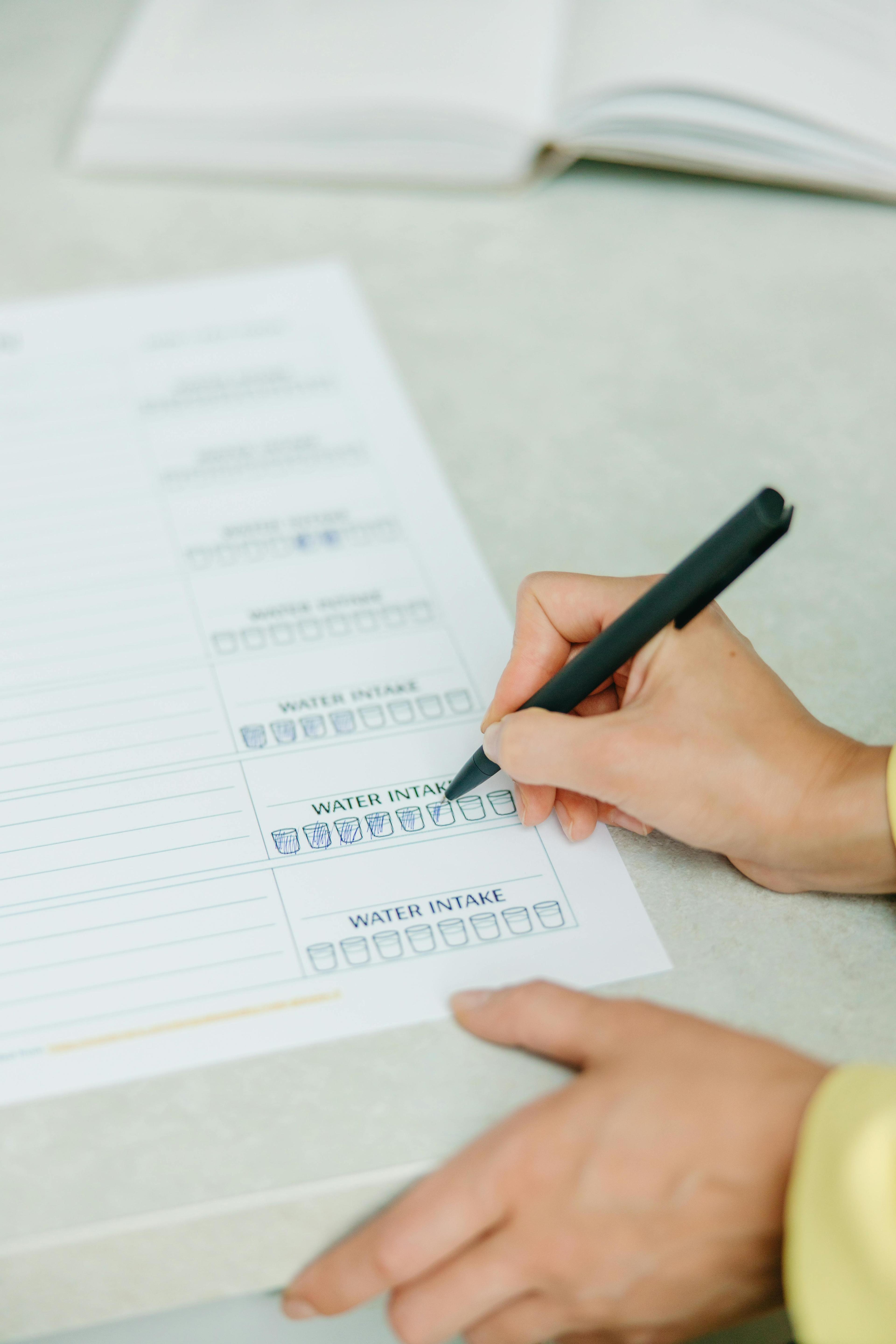 Nutrition coach supporting women with personalized nutrition and strength goals